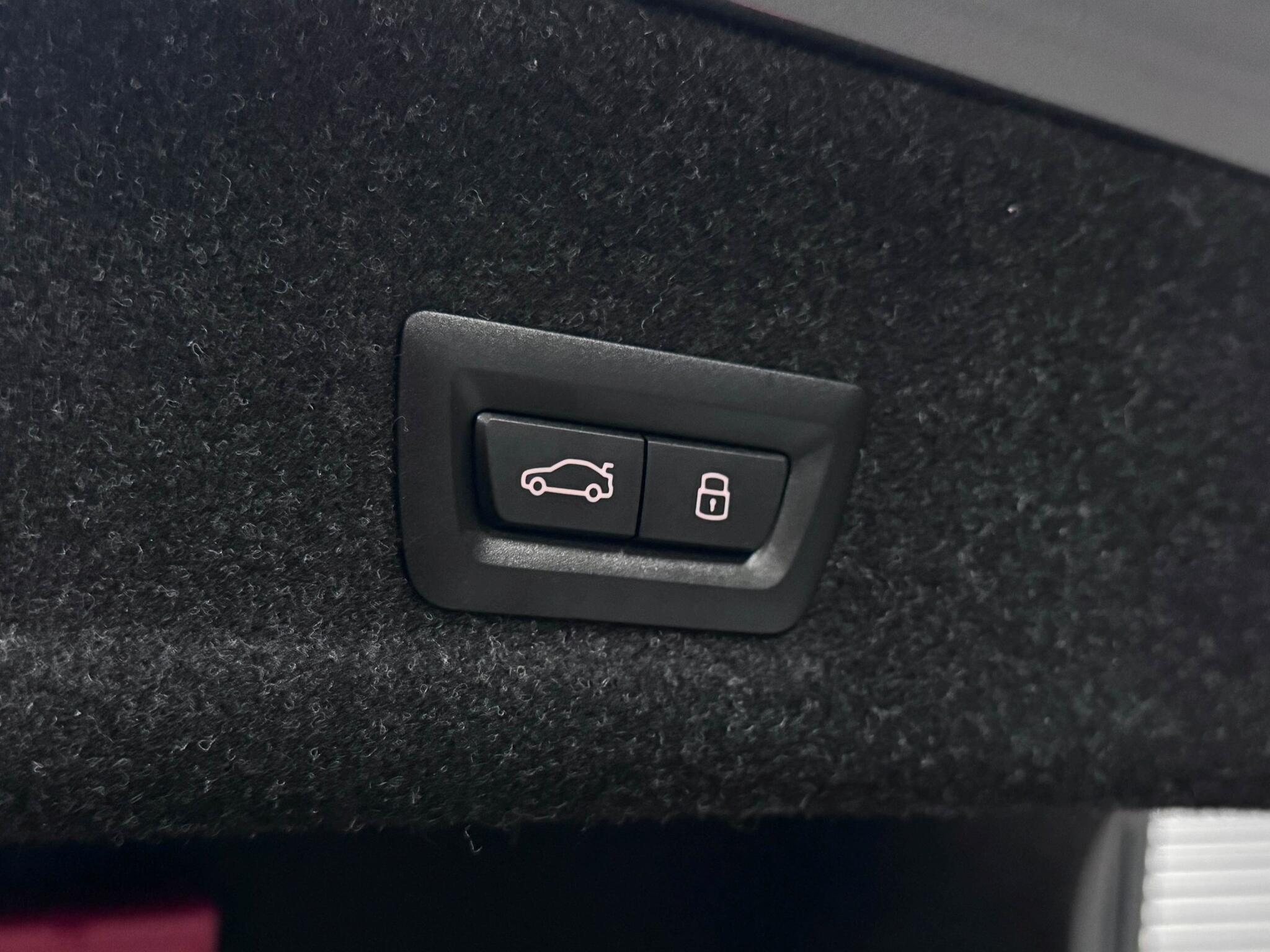 BMW 3 Series view 8