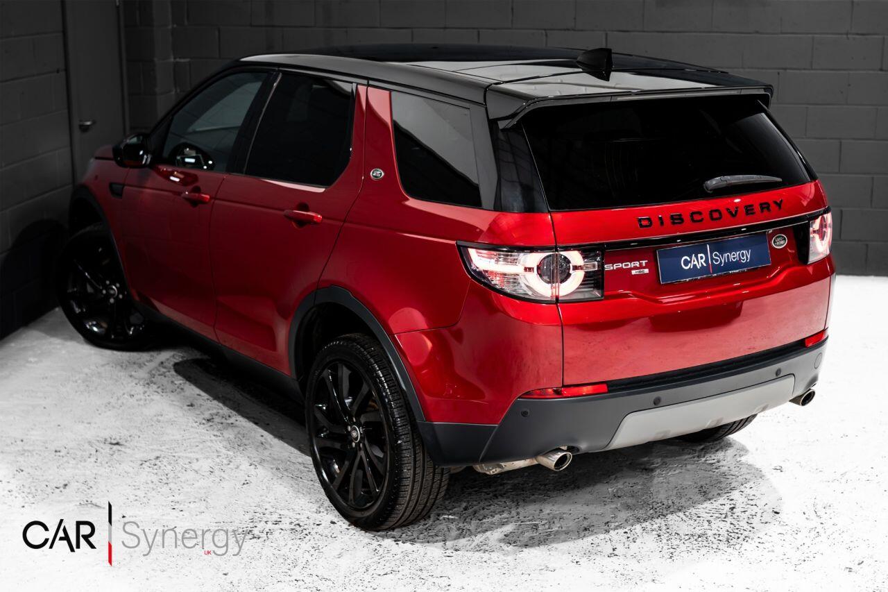 Land Rover Discovery Sport view 3