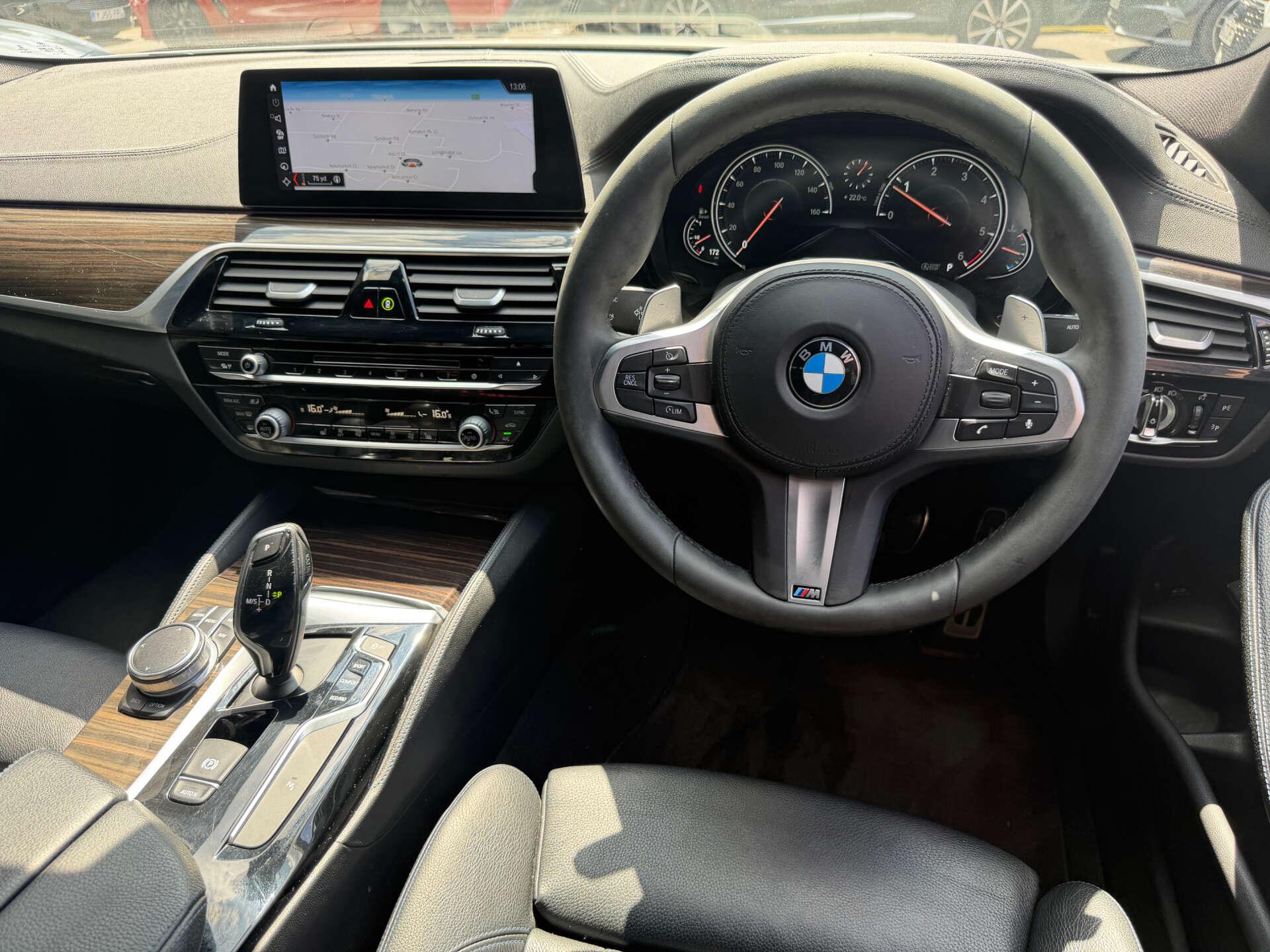 BMW 5 Series view 22