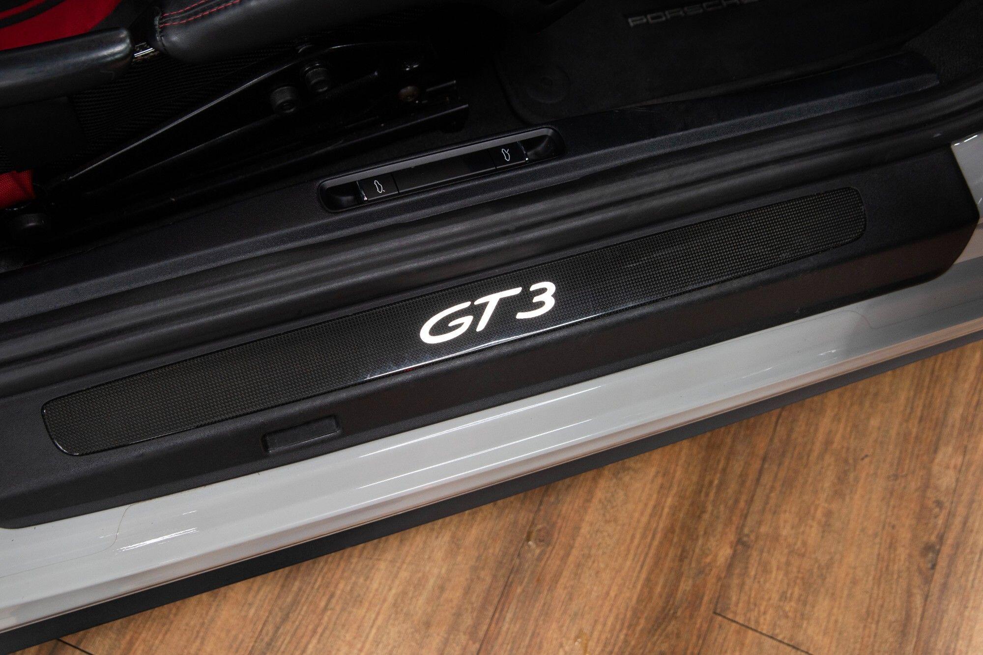 Porsche 911 view 27