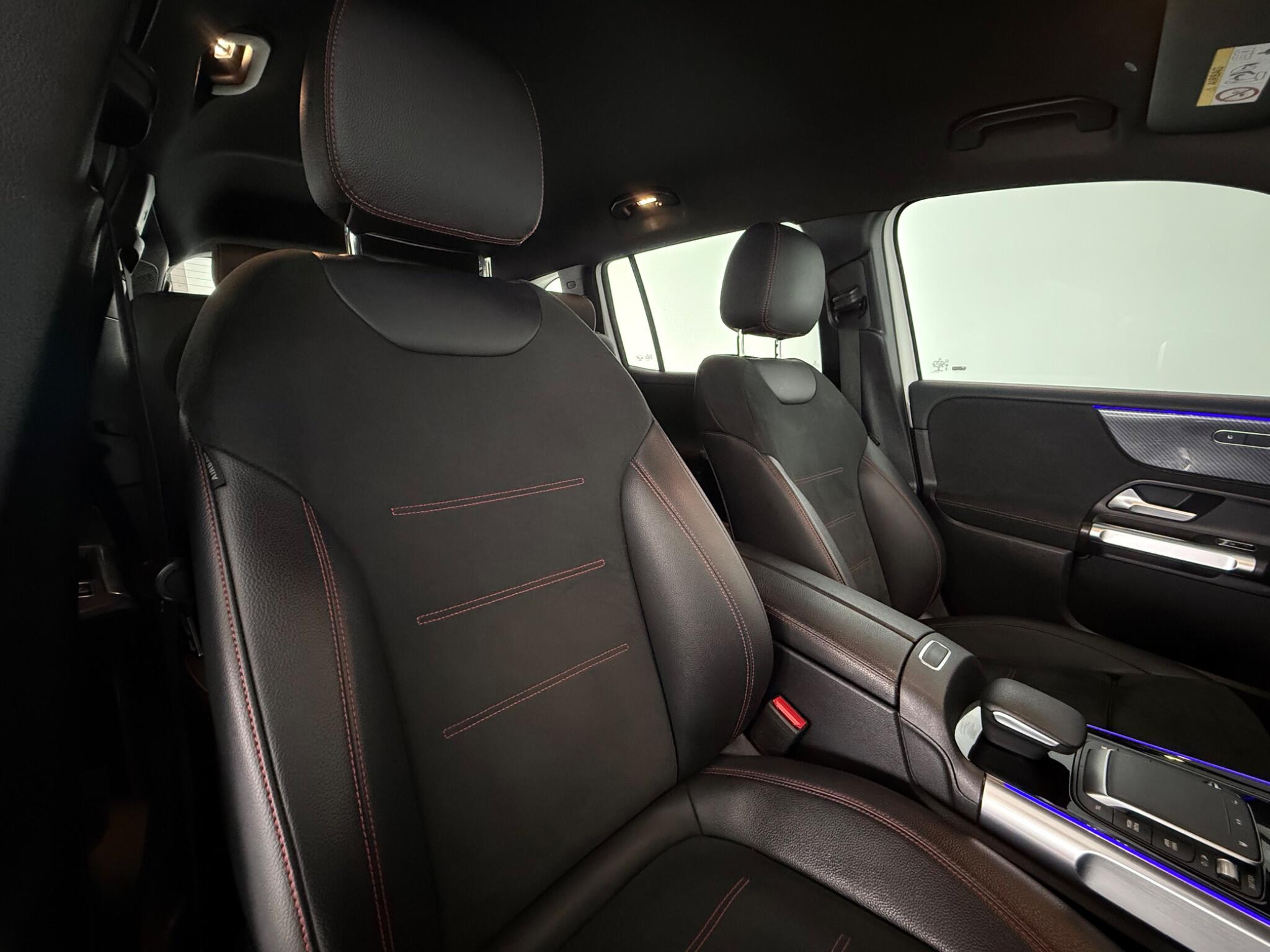 Mercedes-Benz GLB view 29