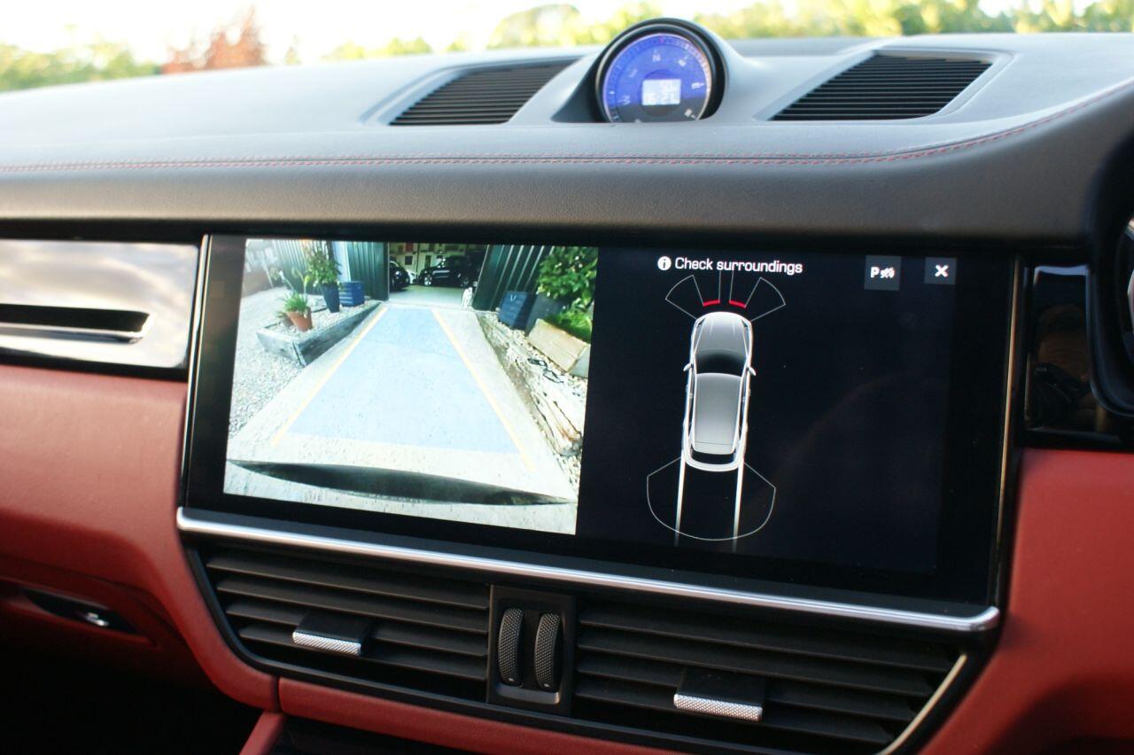 Porsche Cayenne view 58