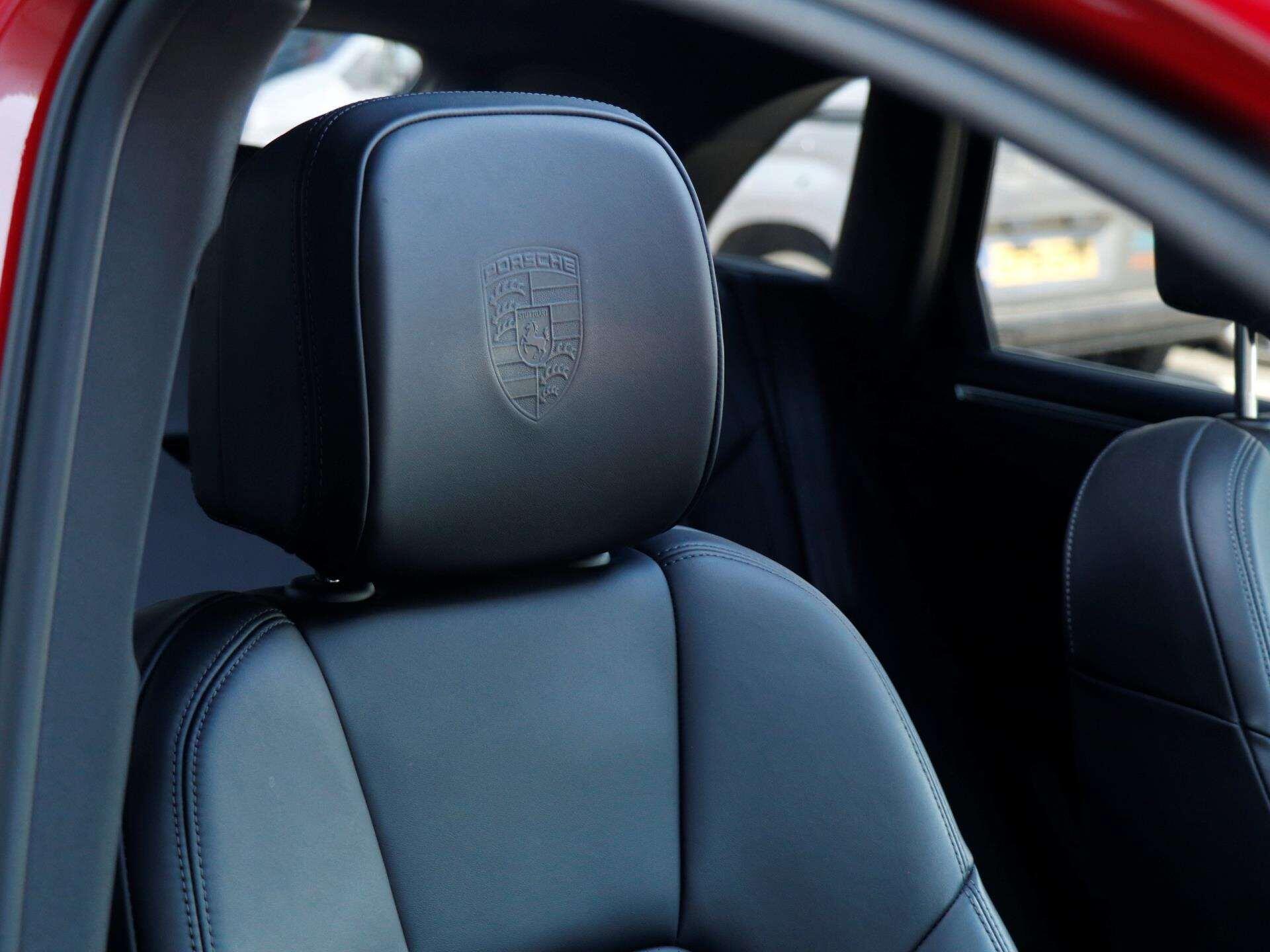 Porsche Macan view 23
