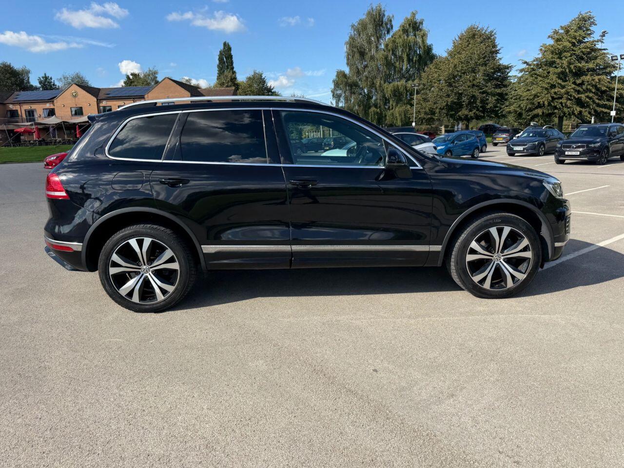 Volkswagen Touareg view 42