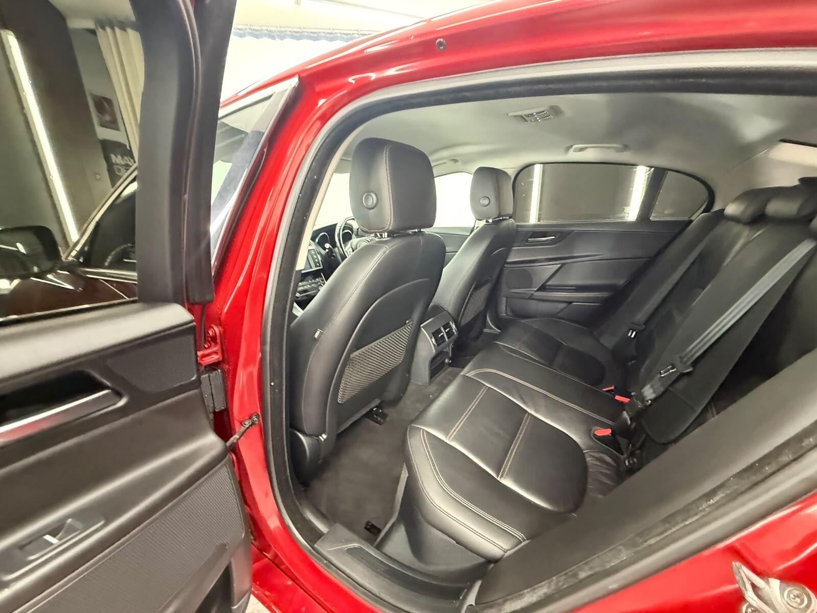 Jaguar Xe view 25