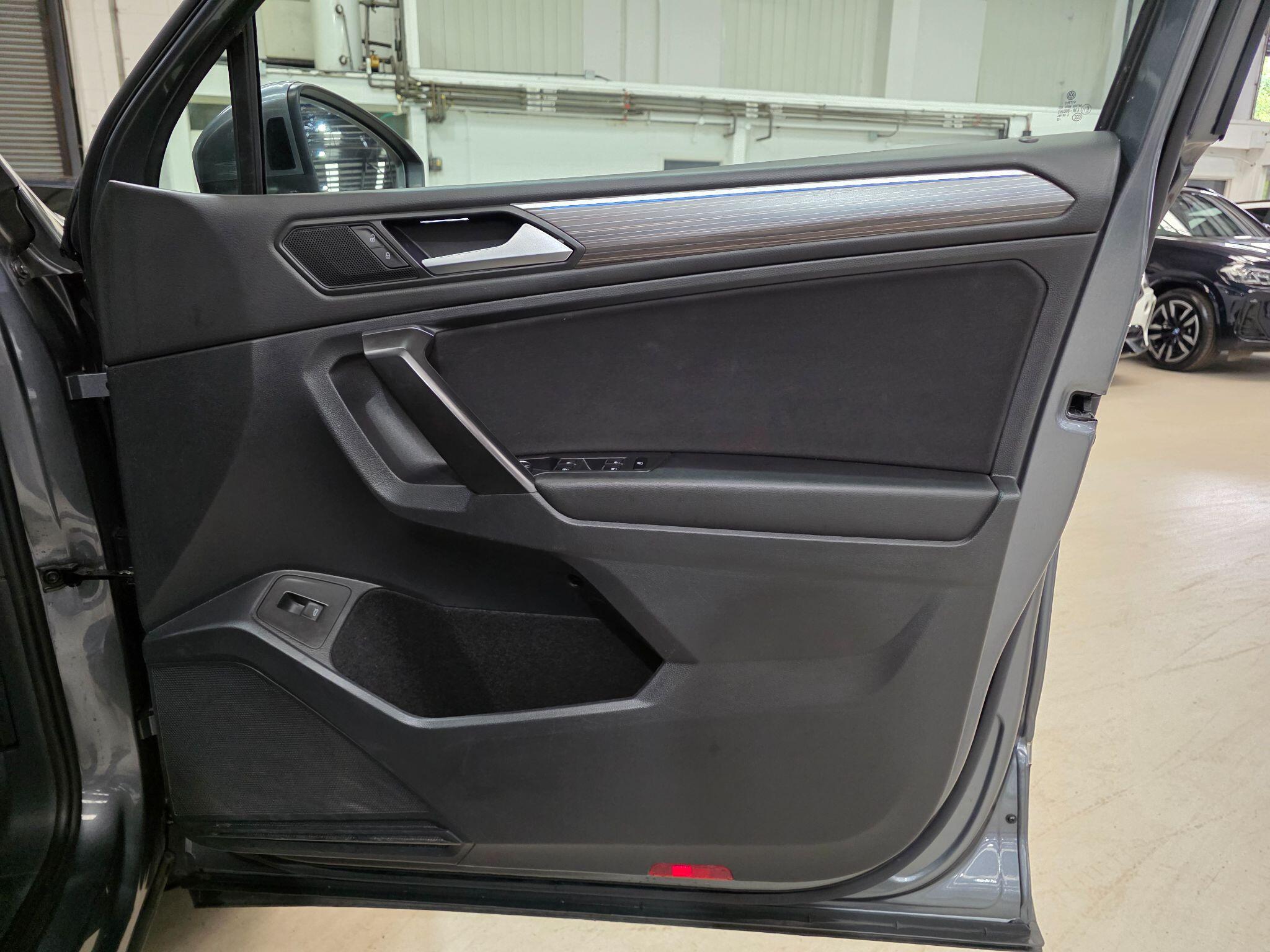 Volkswagen Tiguan Allspace view 14