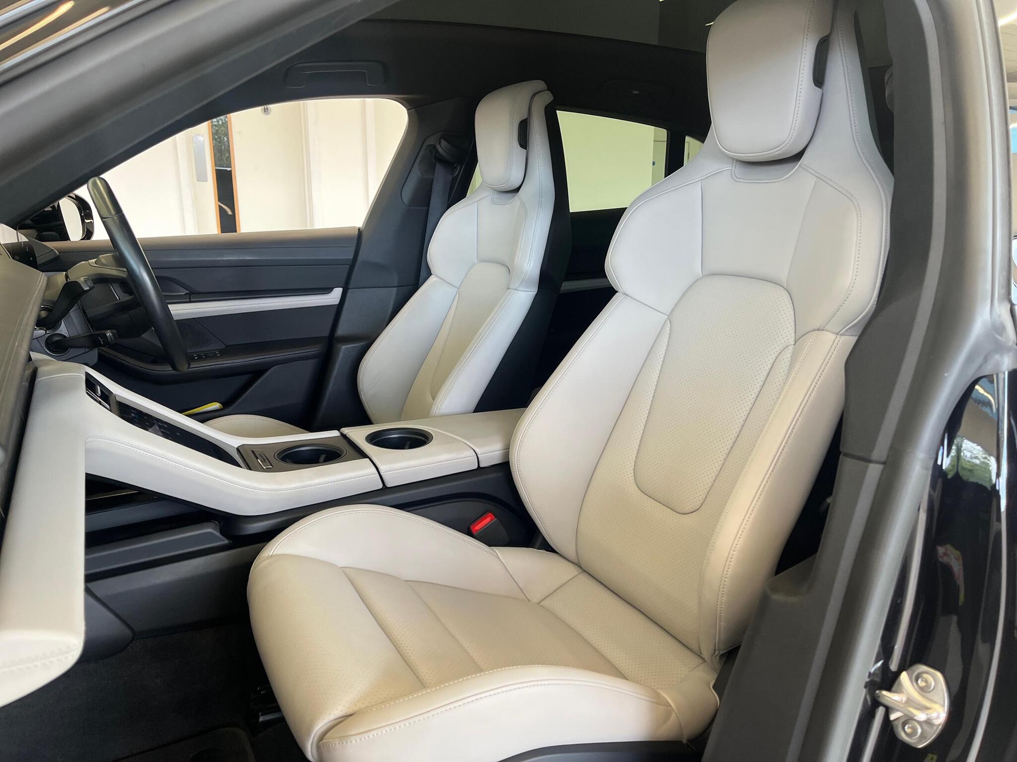 Porsche Taycan view 14