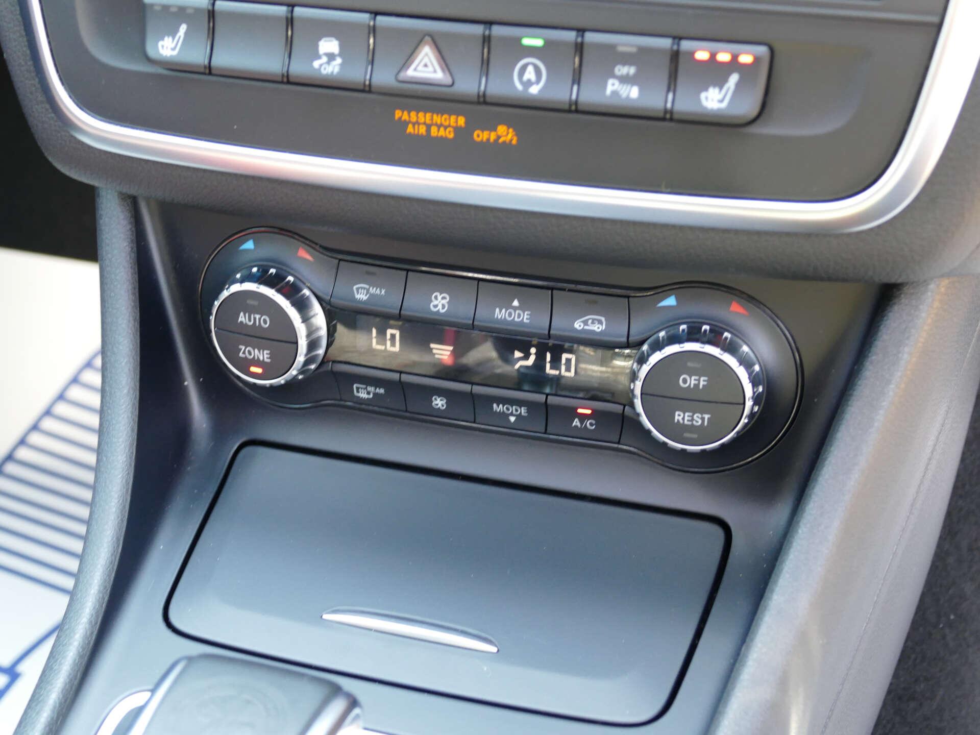 Mercedes-Benz Gla view 34