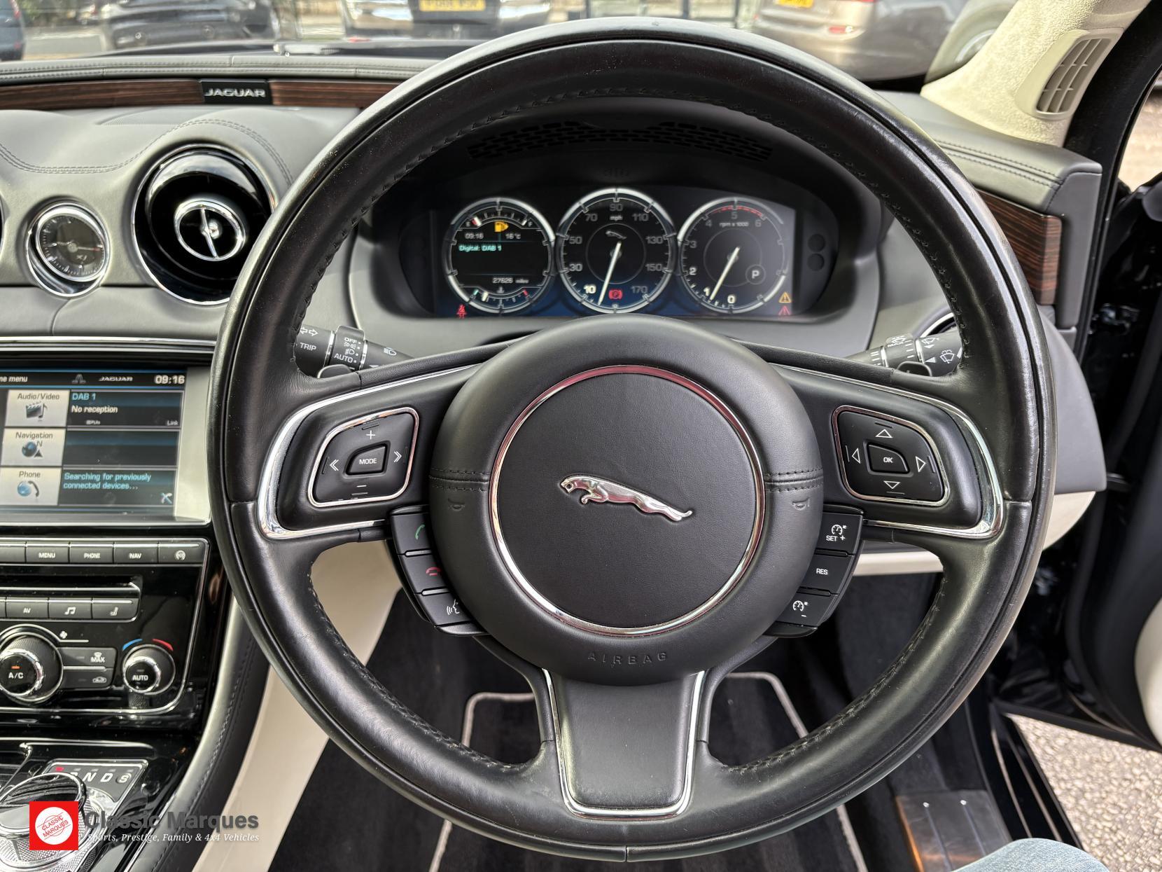 Jaguar XJ view 35