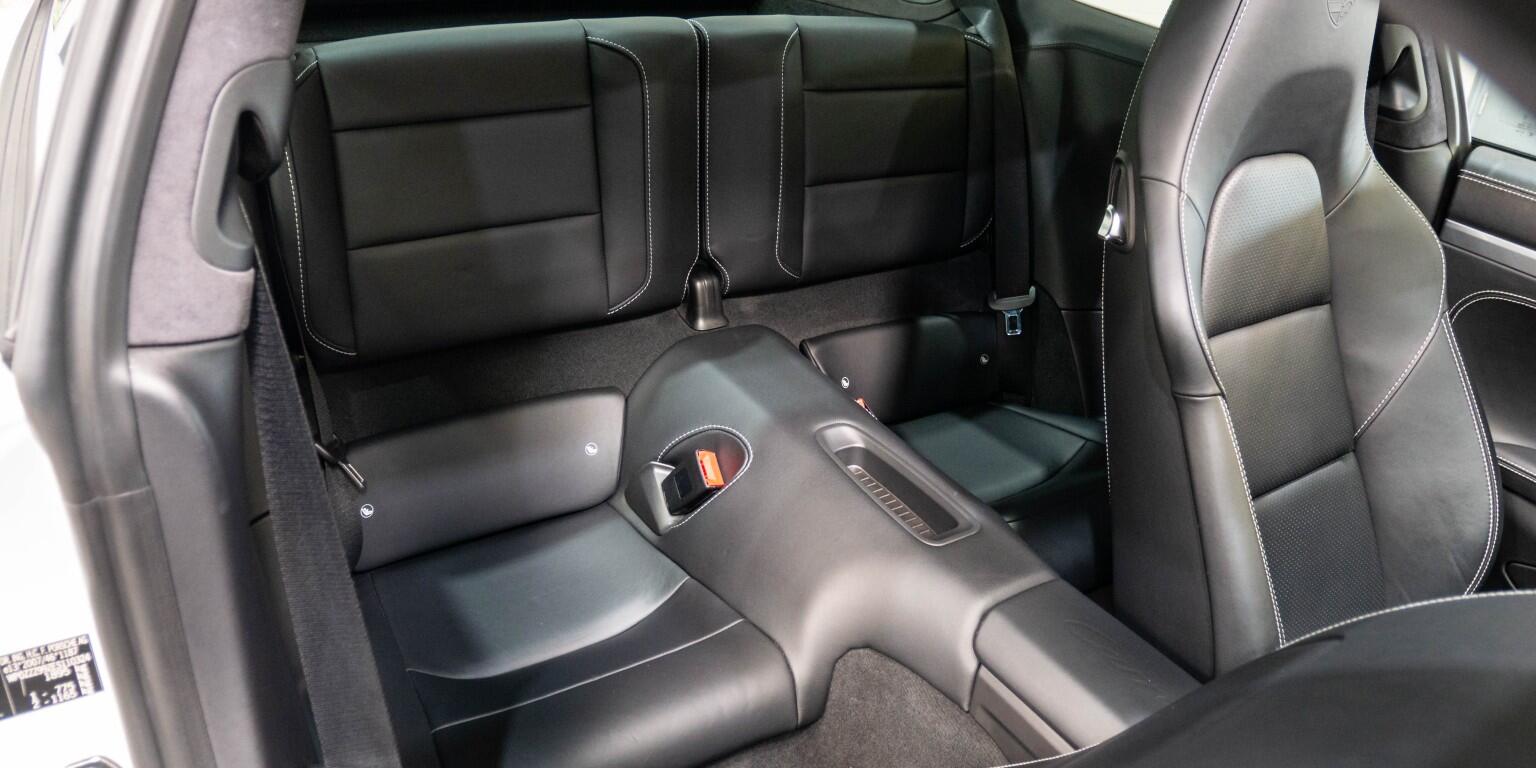 Porsche 911 view 16