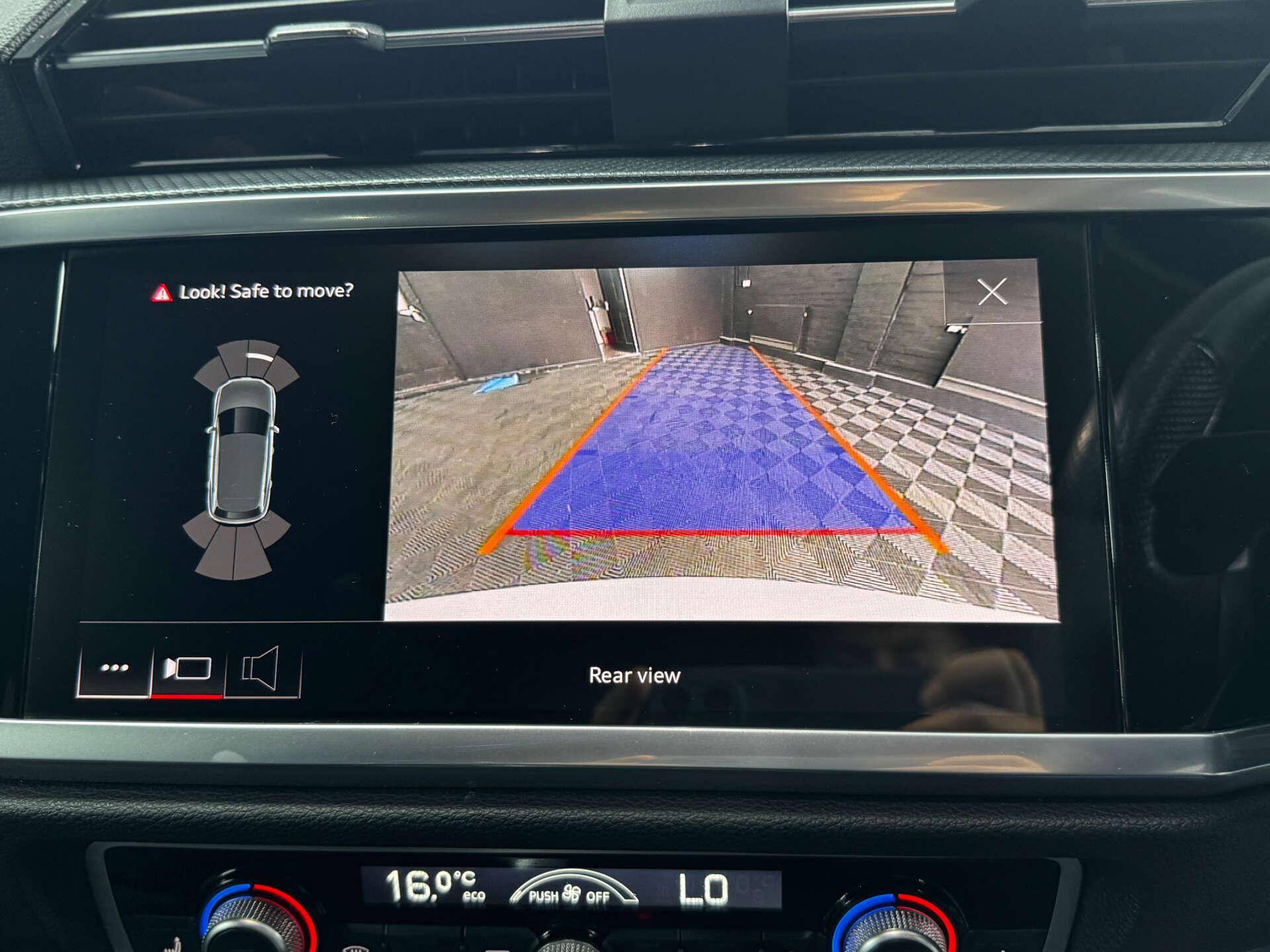 Audi Q3 view 50