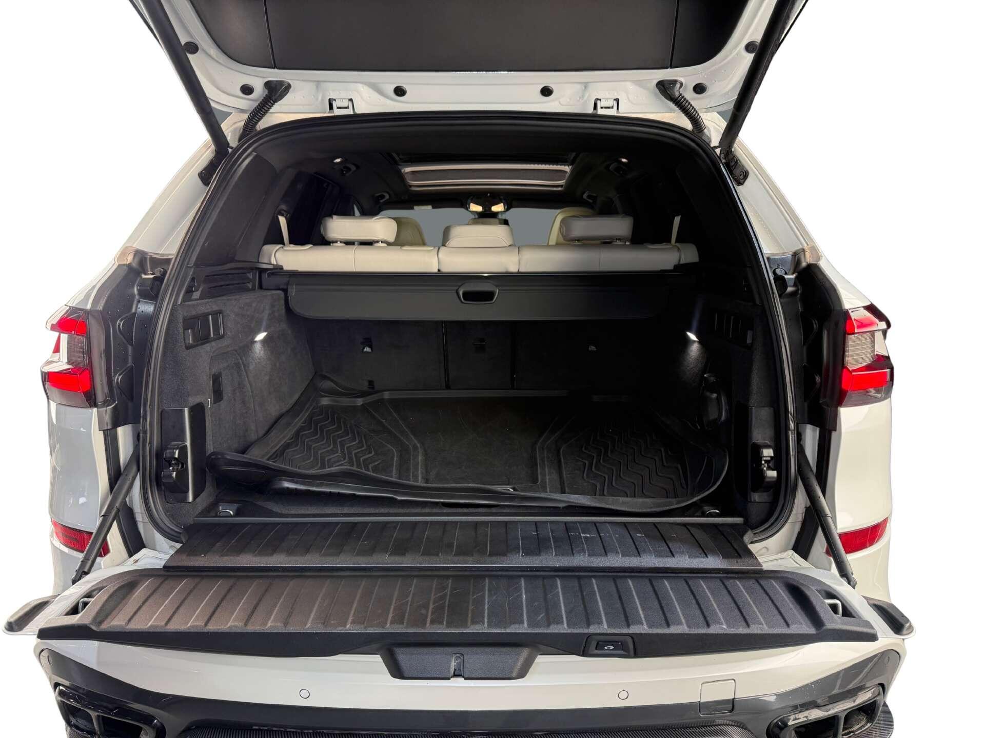 BMW X5 view 16