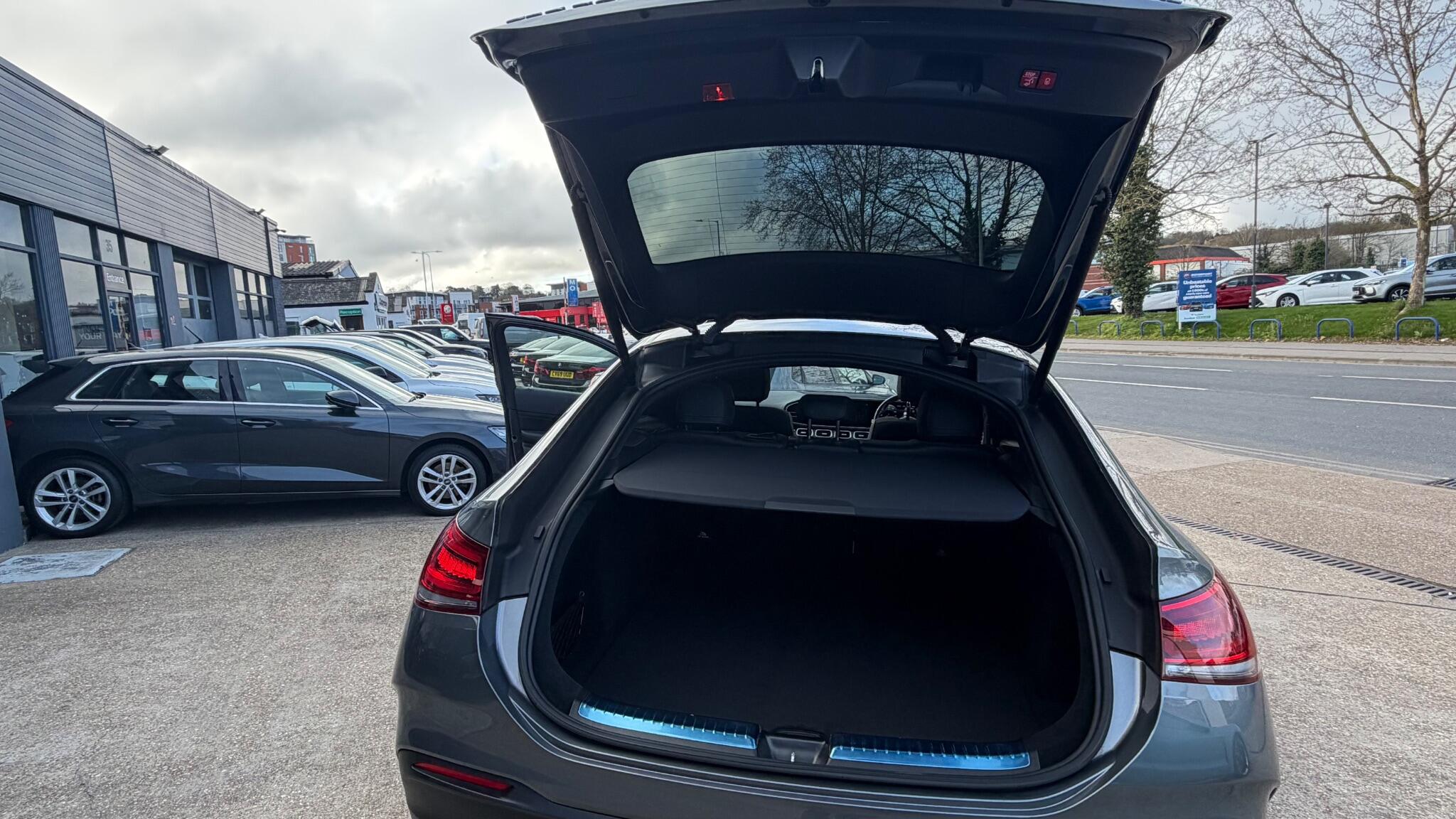 Mercedes-Benz Gle view 14