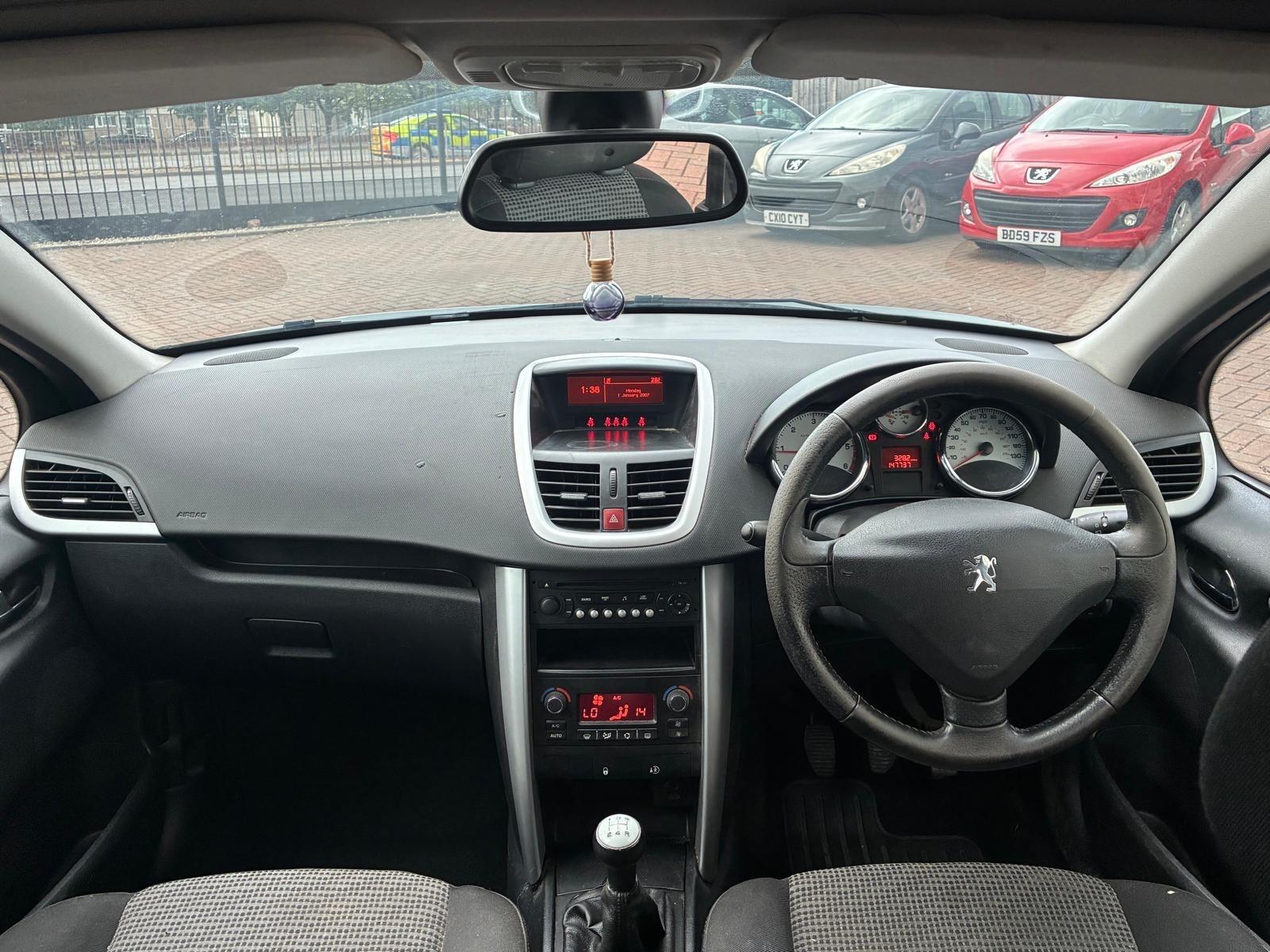 Peugeot 207 view 18