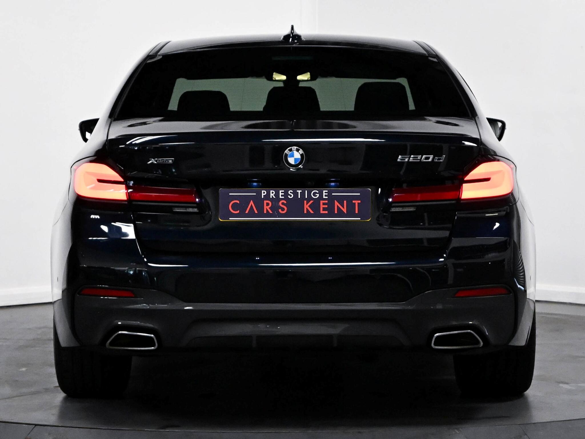 BMW 5 Series view 16