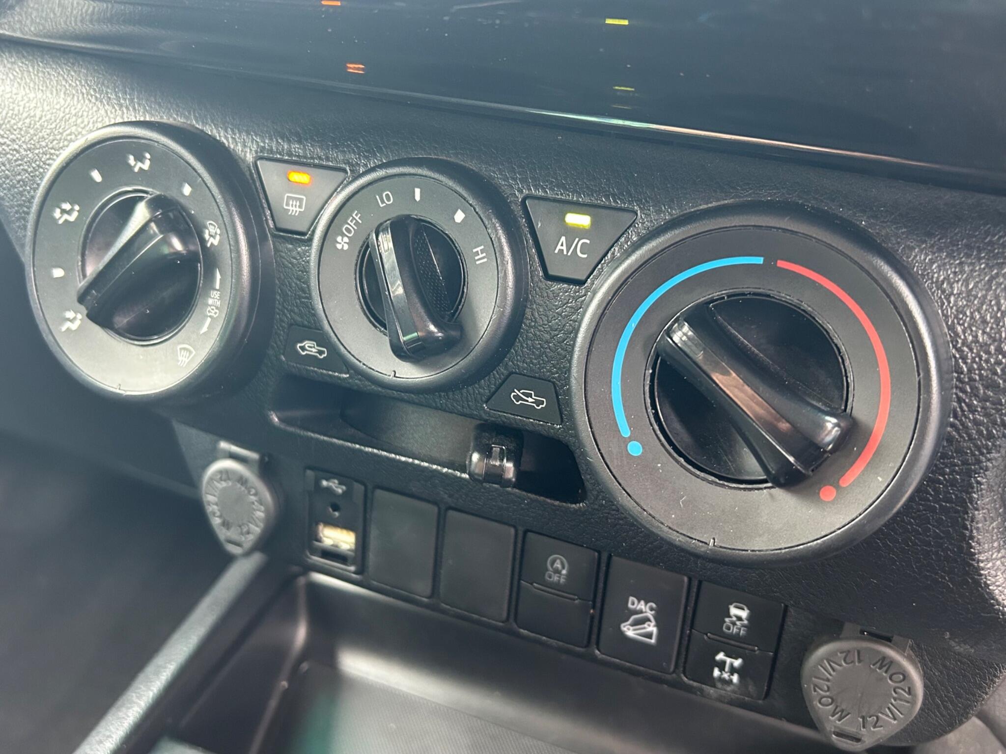 Toyota Hilux view 44
