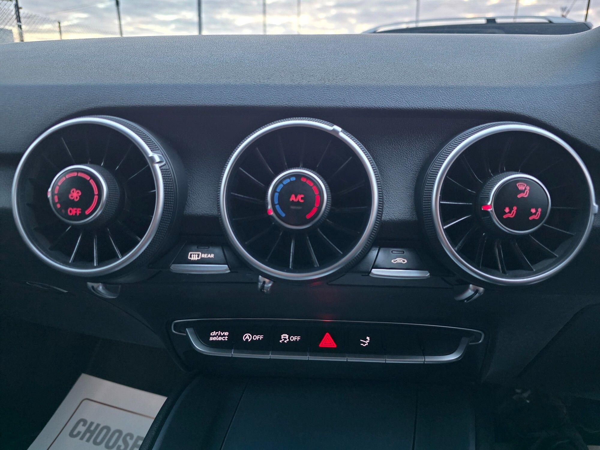 Audi TT view 32