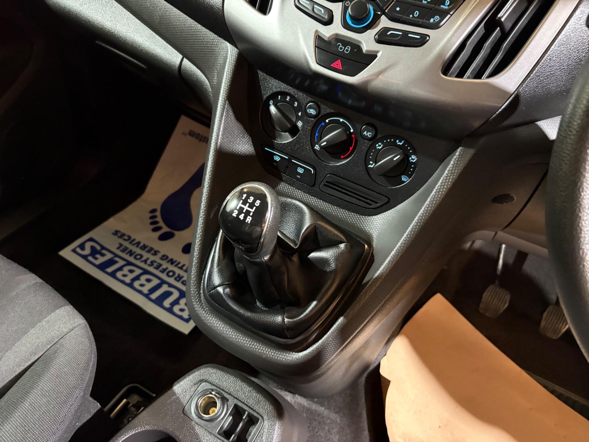 Ford Tourneo Connect view 26