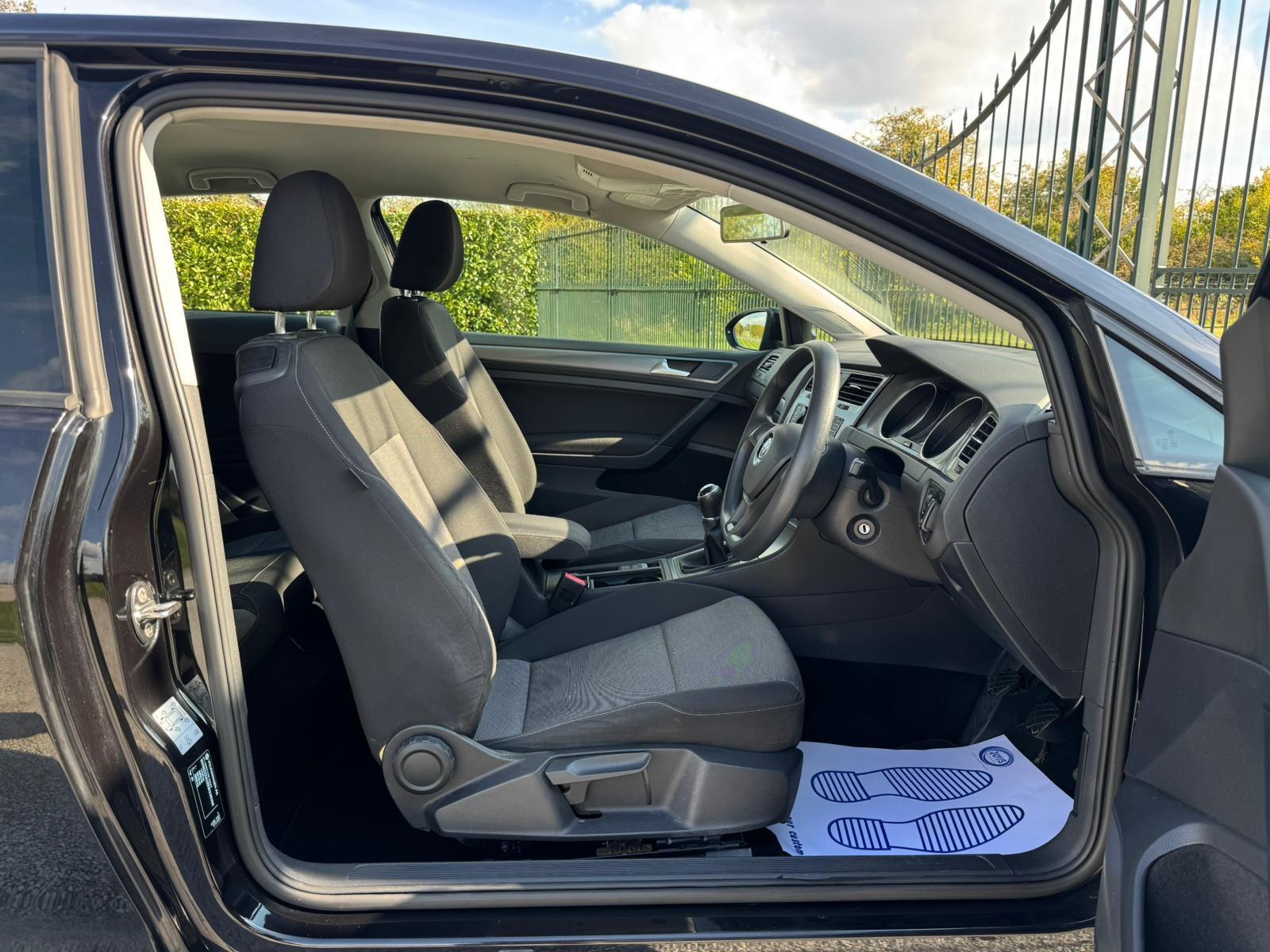 2014 Volkswagen Golf image 11