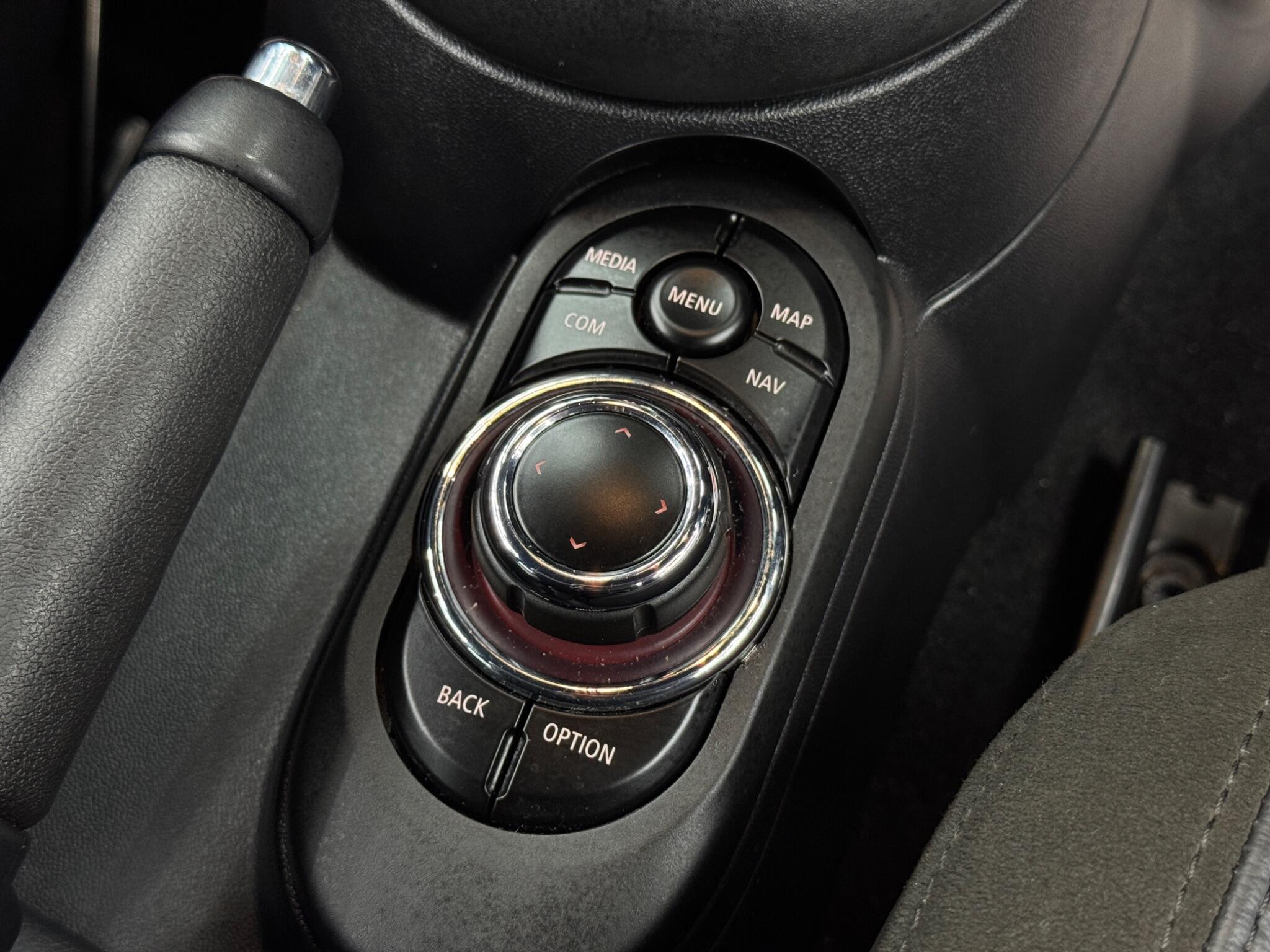 MINI Hatch view 23