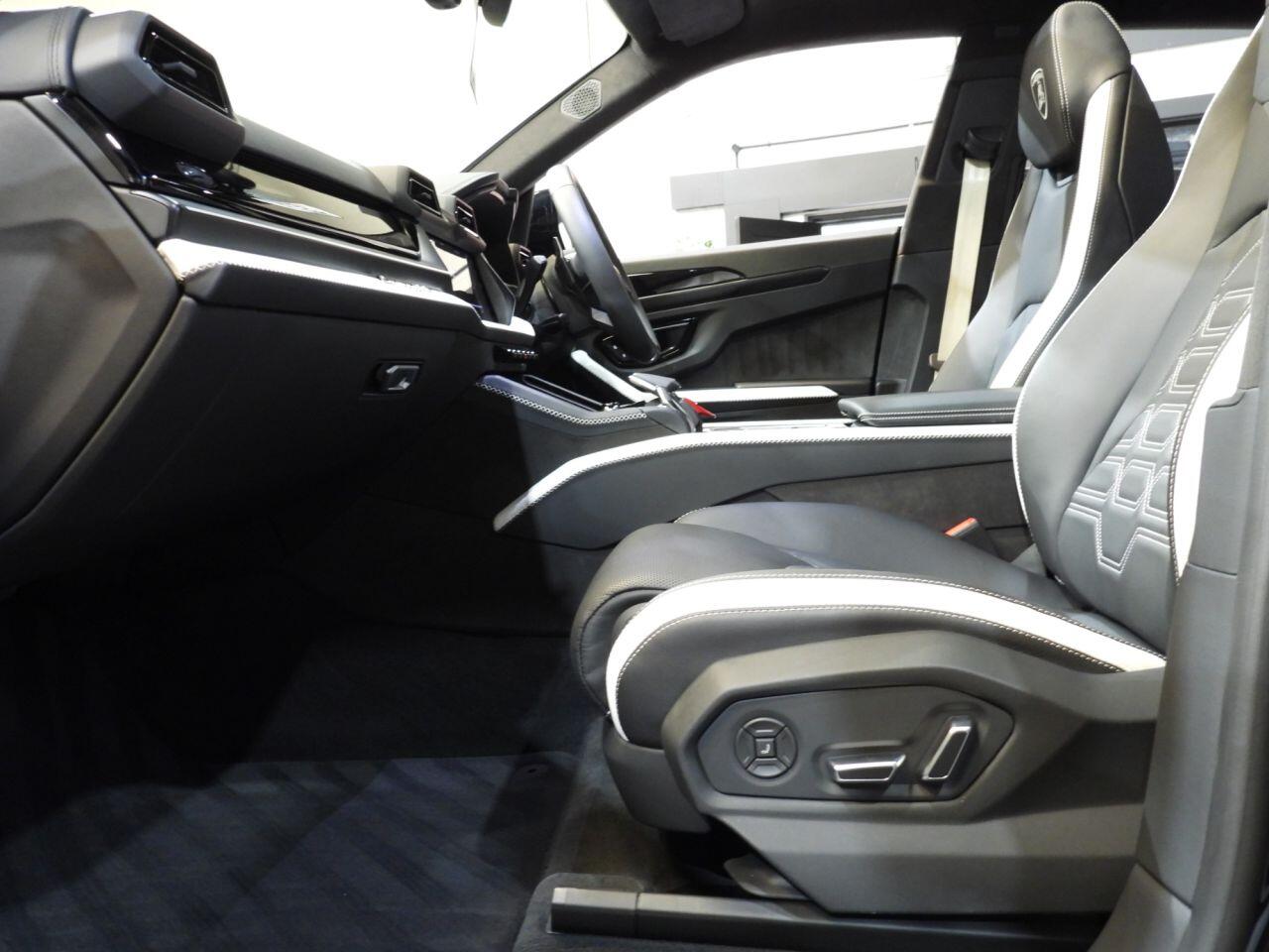 Lamborghini Urus view 50