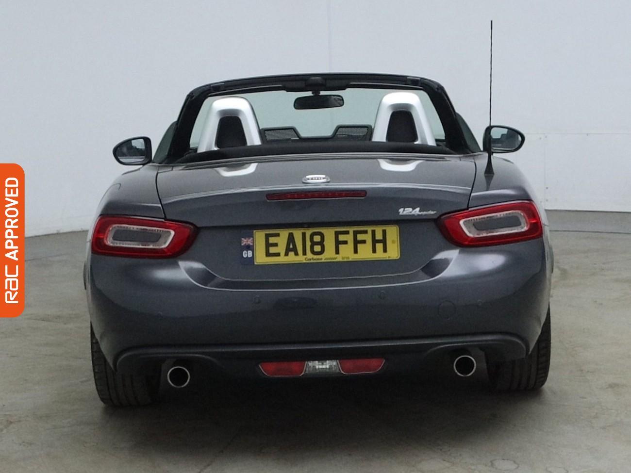 Fiat 124 Spider view 8