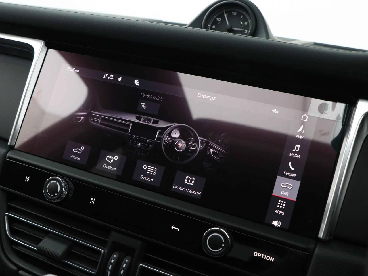 Porsche Macan view 38