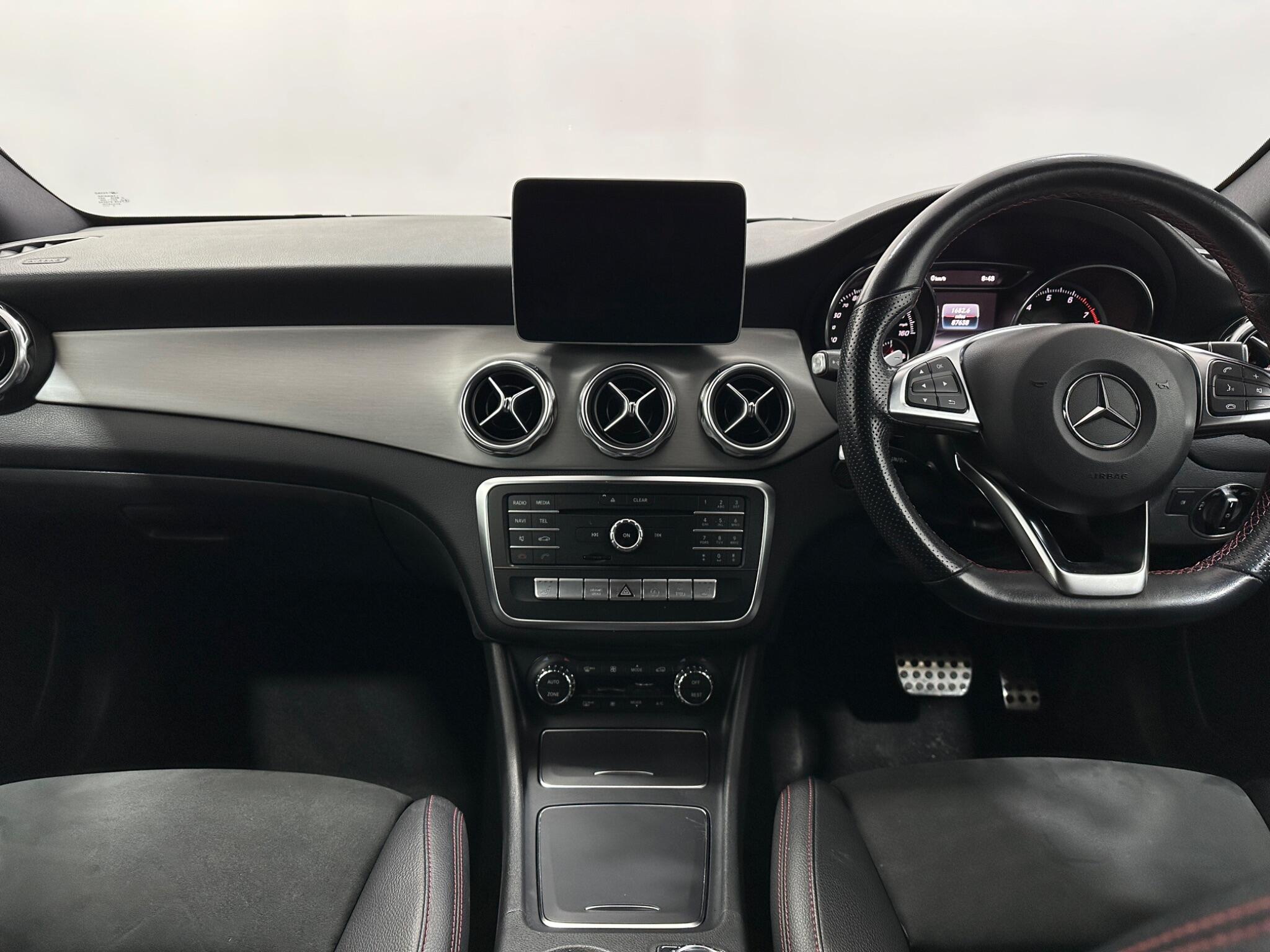 Mercedes-Benz Gla view 20