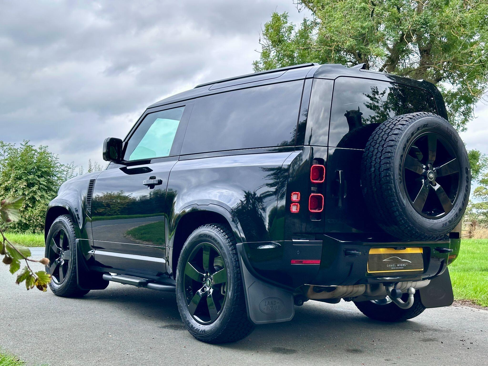 Land Rover Defender 90 view 44