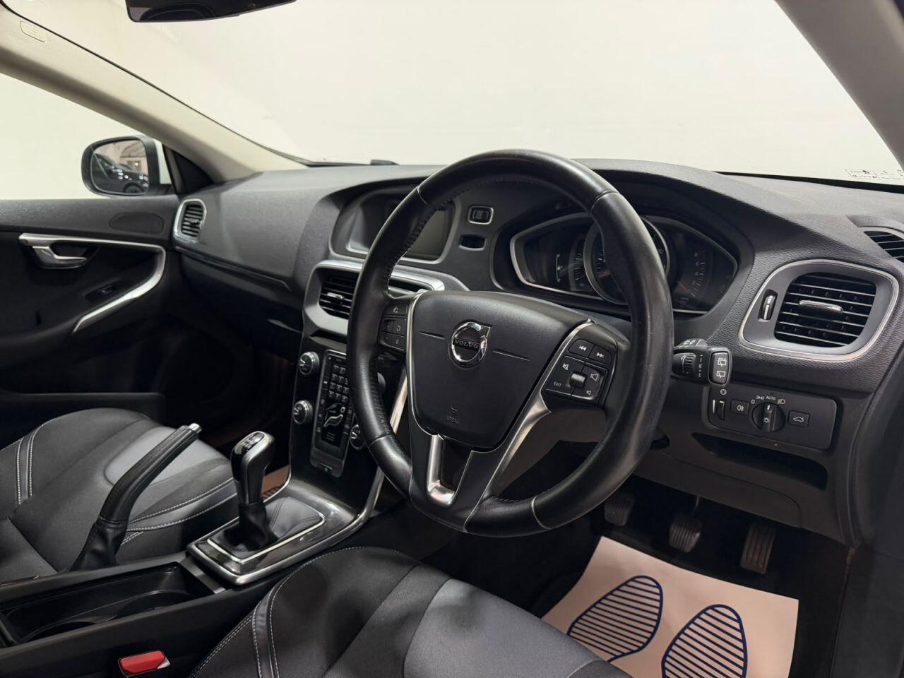 Volvo V40 view 16