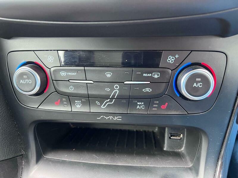 2014 Ford Focus image 25