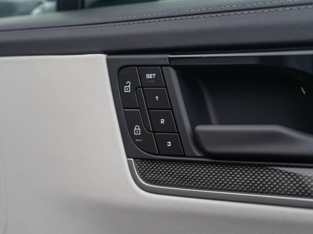 Porsche Cayenne view 22