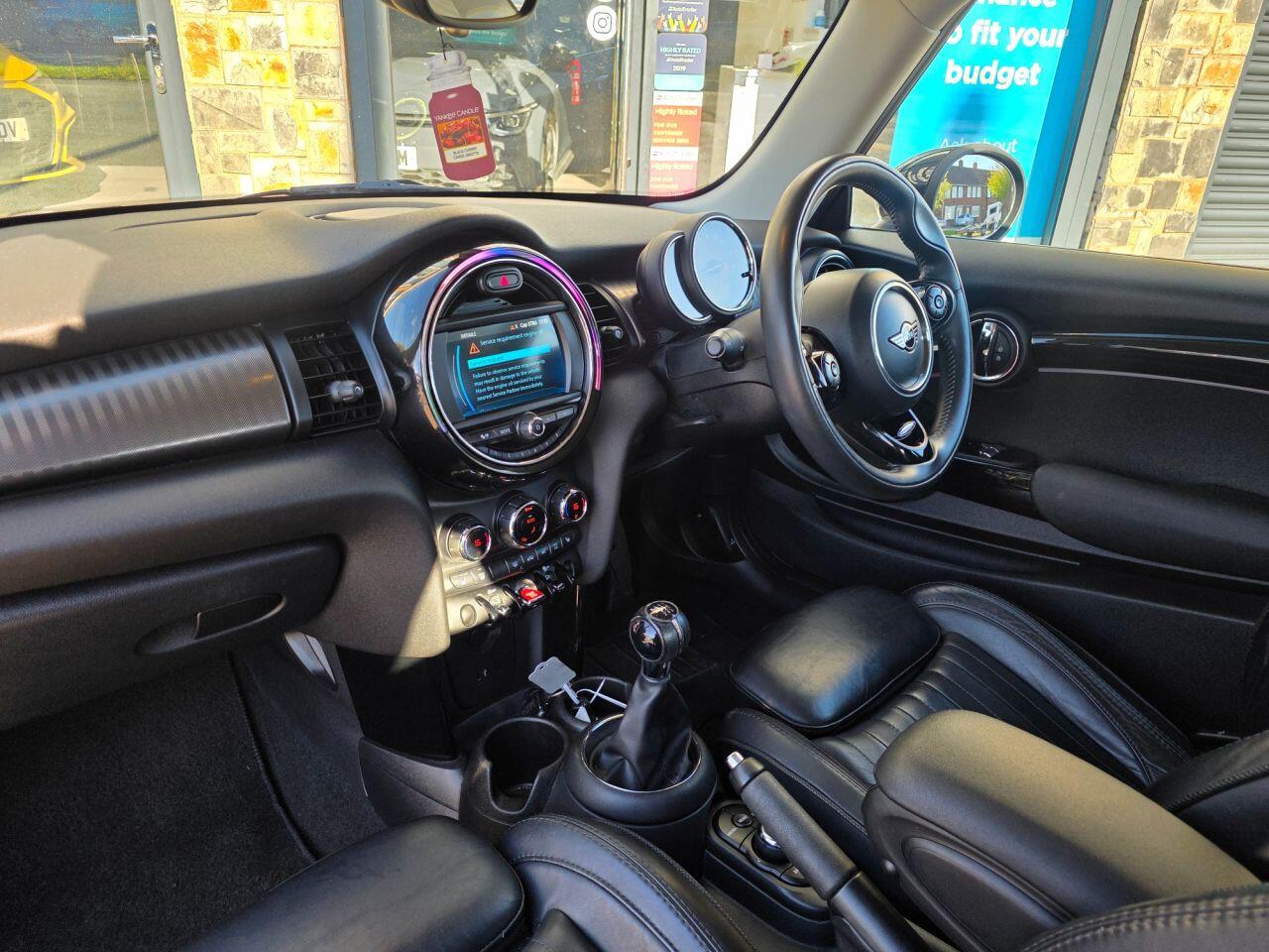 Mini Cooper view 10