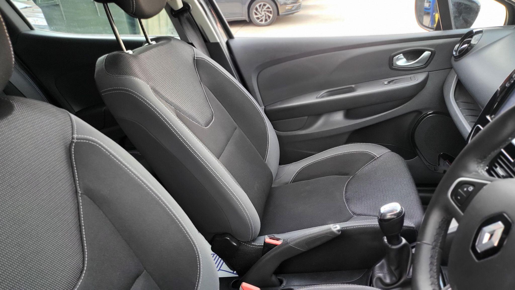 Renault Clio view 25