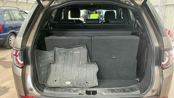 Land Rover Discovery Sport view 6