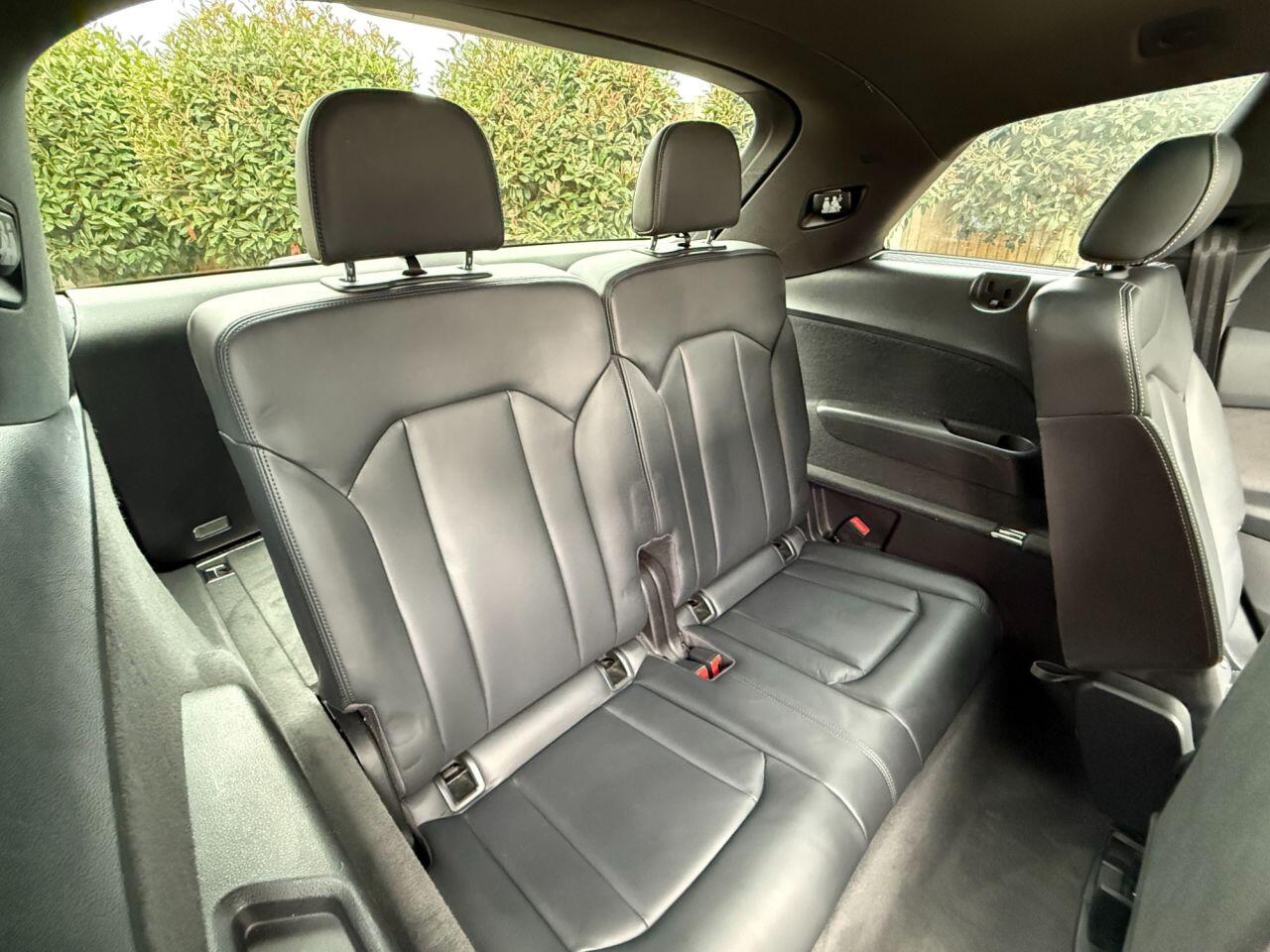 Audi Q7 view 30