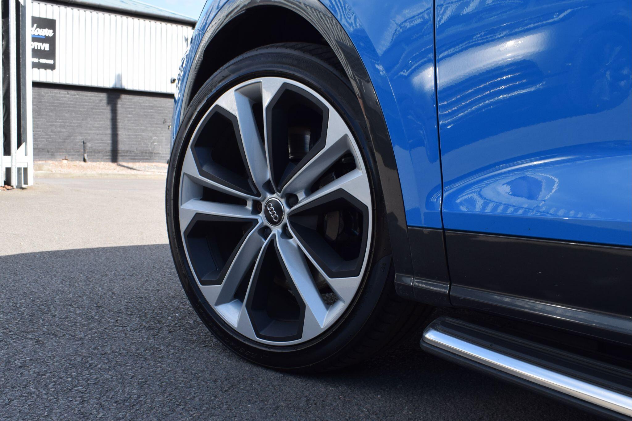 Audi SQ5 view 39