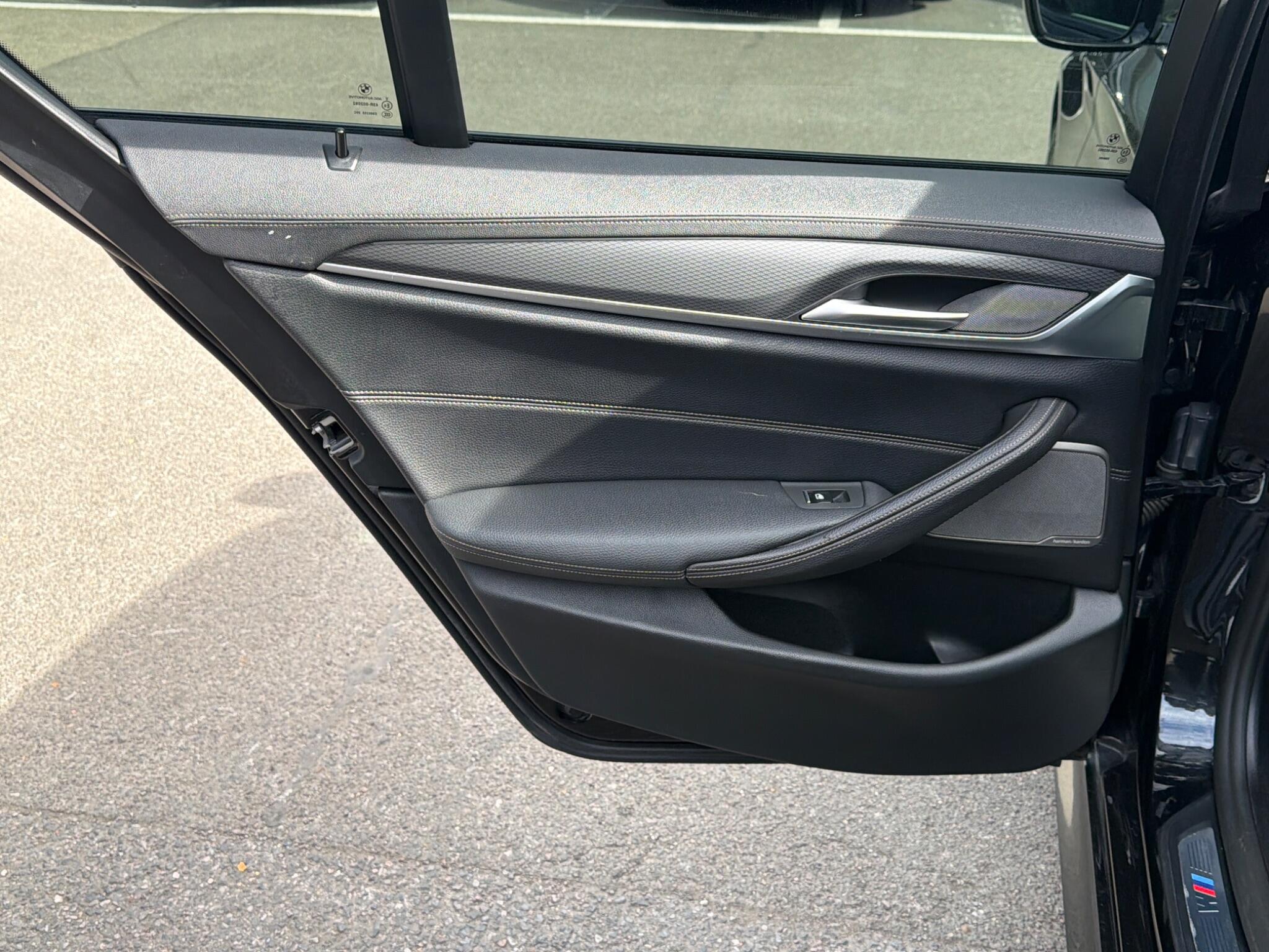 BMW 5 Series view 23