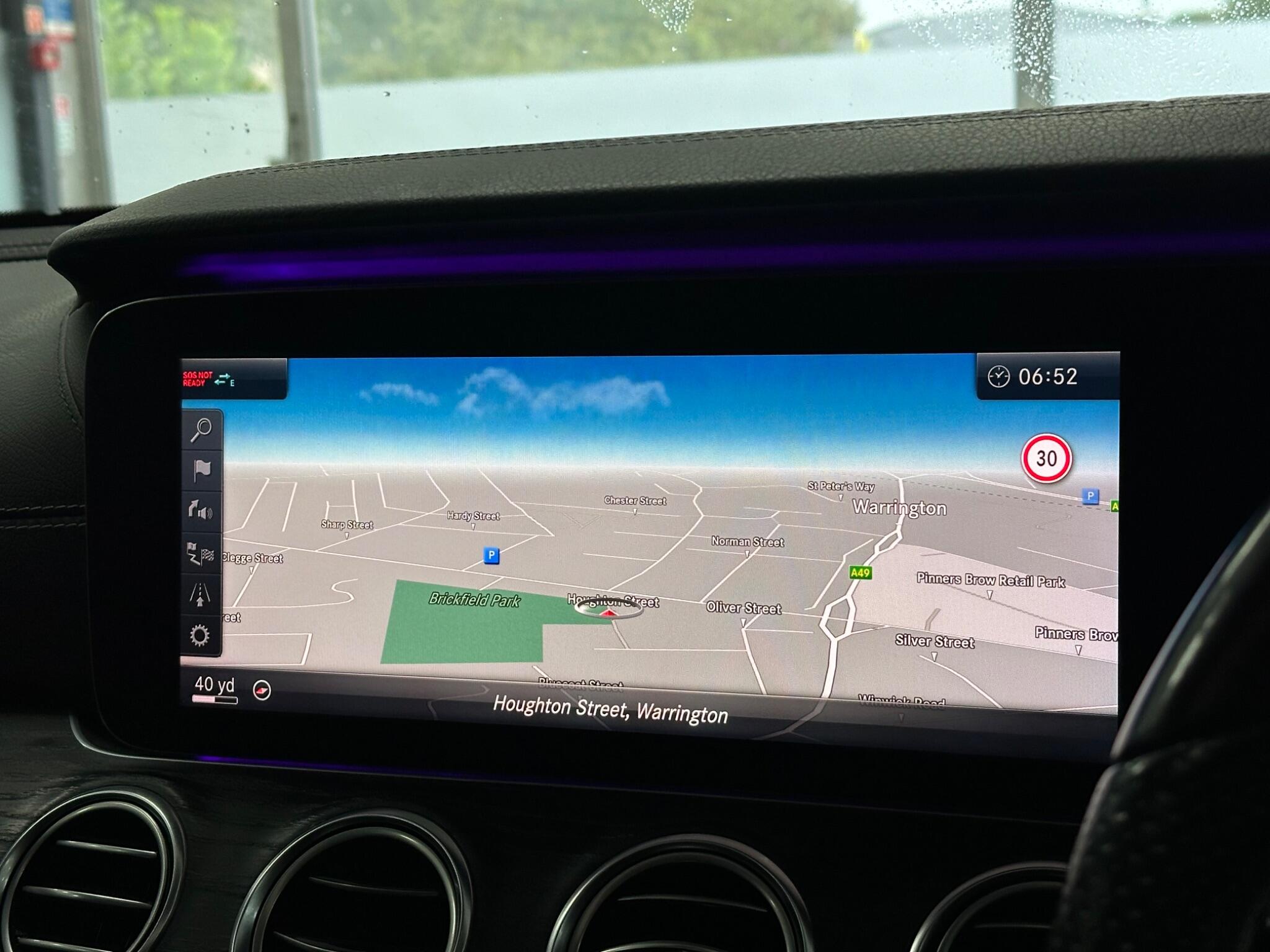 Mercedes-Benz E Class view 29