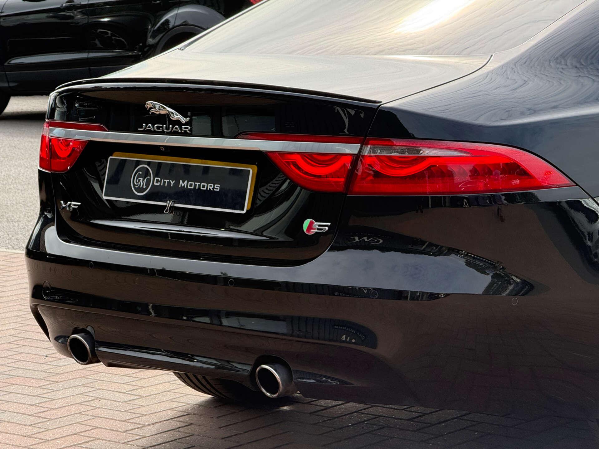 Jaguar XF view 14