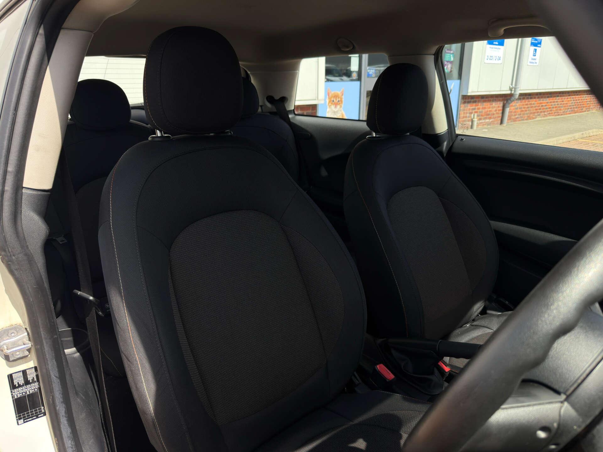 Mini Cooper view 13