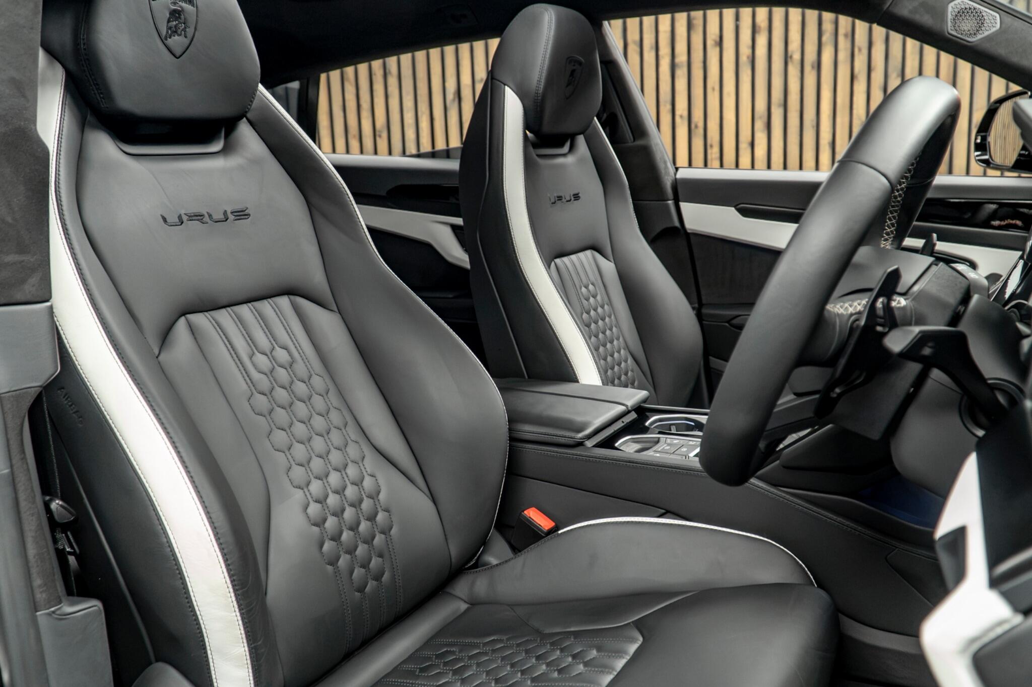Lamborghini Urus view 2