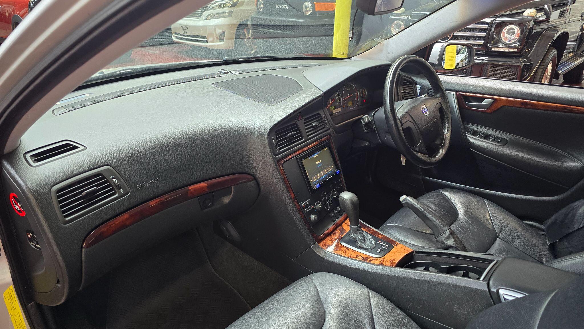 Volvo V70 view 6