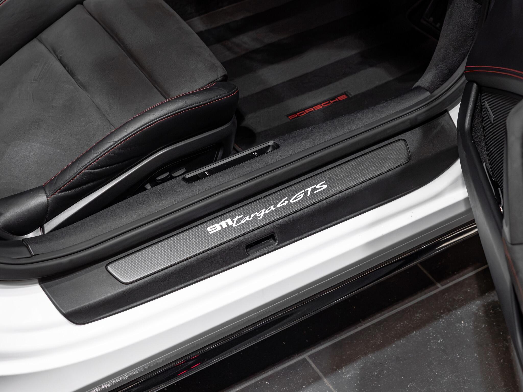 Porsche 911 view 27