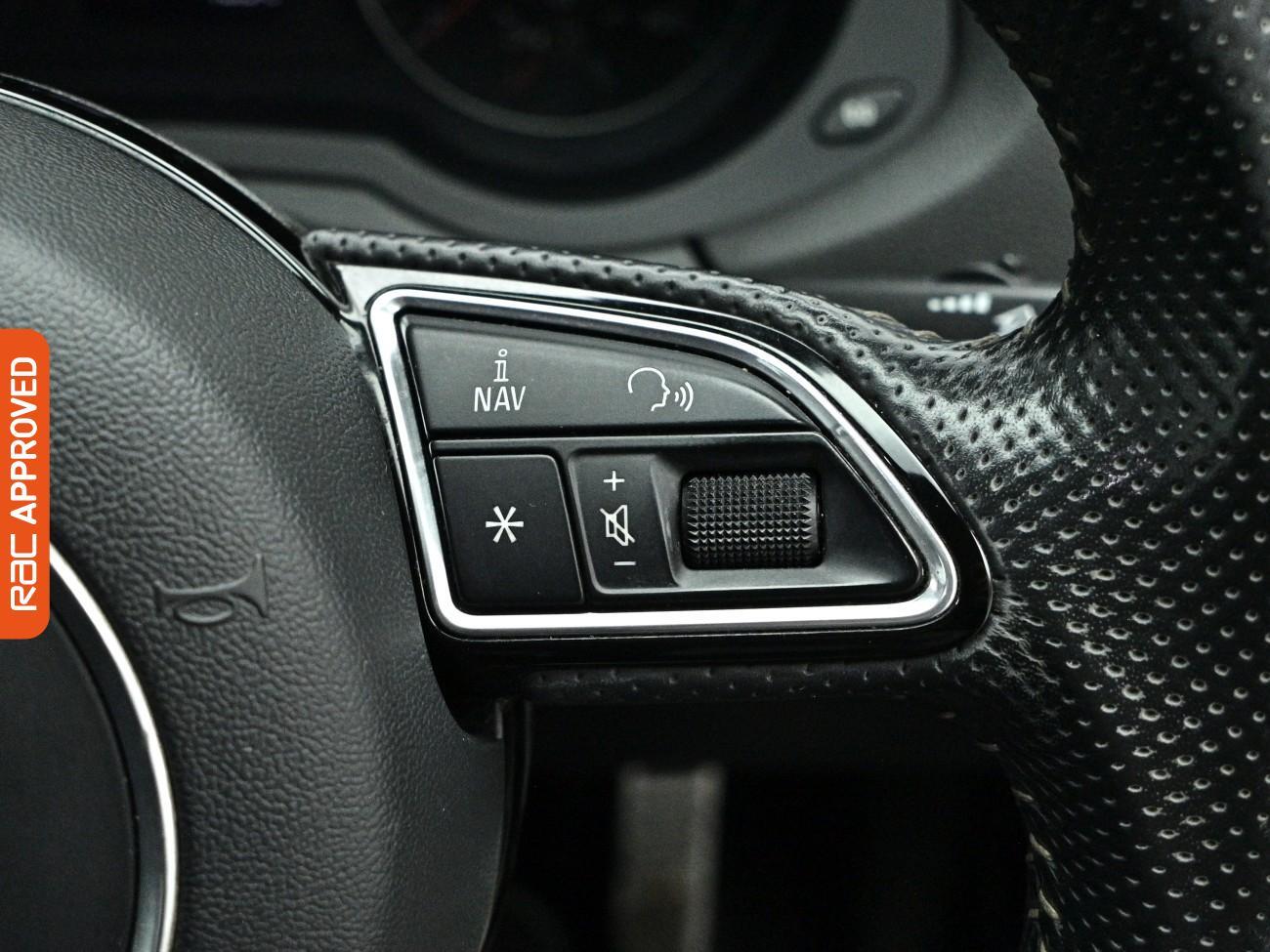 Audi Q3 view 21
