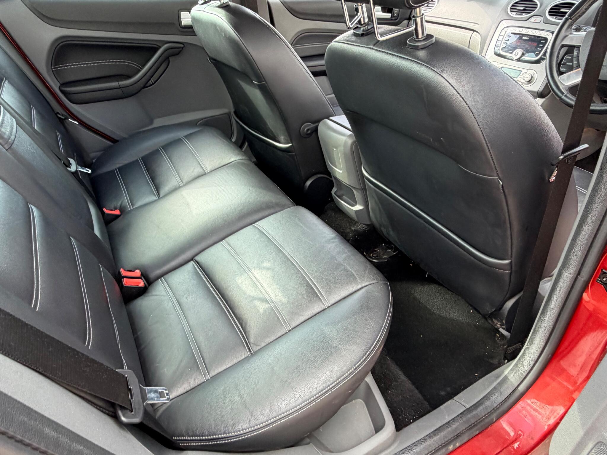 Ford Focus view 11