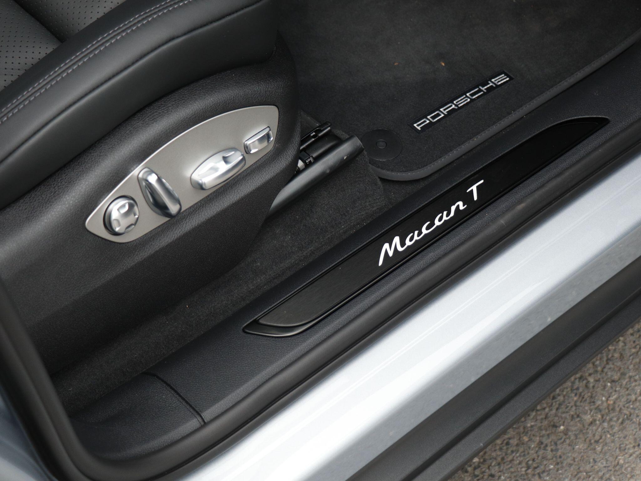 Porsche Macan view 64
