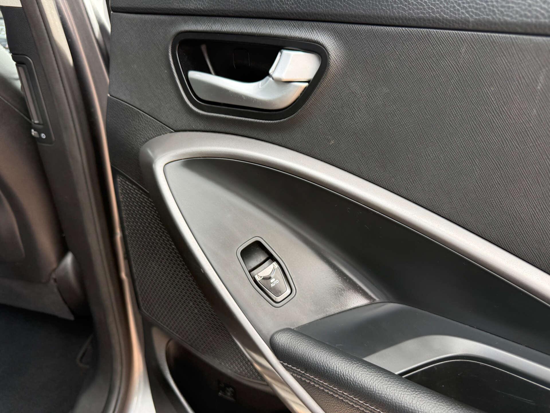 Hyundai Santa FE view 64