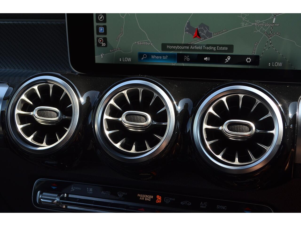 Mercedes-Benz GLB view 57