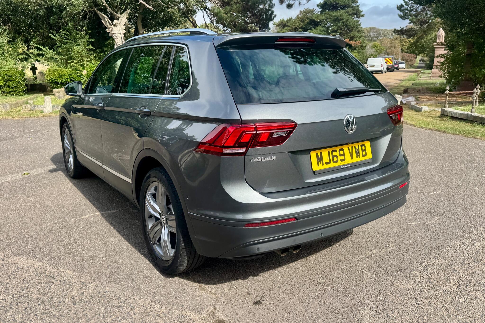 Volkswagen Tiguan view 5